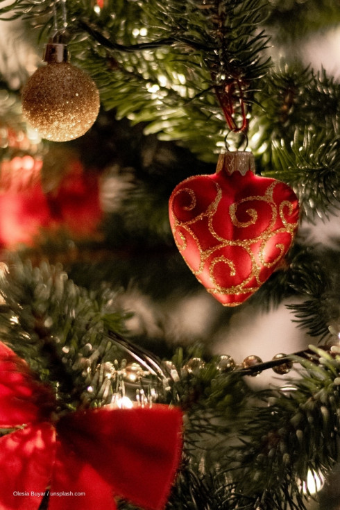 romantische Weihnachtsdekoration rot