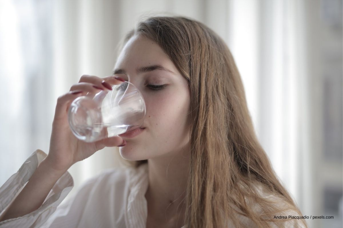 morgens Wasser trinken